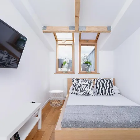 Cloud Nest - 2Br Ap With Terrace & Ac - Center Apartamento Cracovia