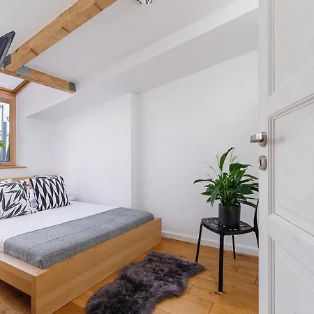 Cloud Nest - 2Br Ap With Terrace & Ac - Center *