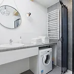 2 Bedroom With Terrace- Pilsudskiego 11 شقة *