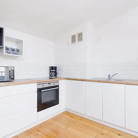2 Bedroom With Terrace- Pilsudskiego 11 Apartment Krakau